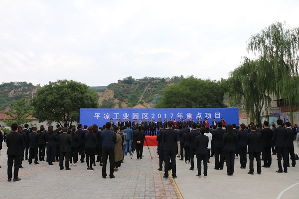 市委副書記、市長(zhǎng)王奮彥帶隊(duì)觀摩督查公司項(xiàng)目建設(shè)工作(圖3)