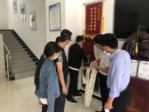 泓源新能源公司、出租車公司聯(lián)合開展消防安全演練(圖2)