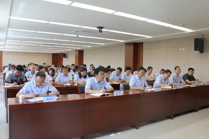 市政府國資委黨委委員、副主任邊疆到泓源公司講黨課(圖3)