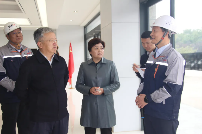 市委書(shū)記周偉調(diào)研泓盛達(dá)公司工作(圖2)